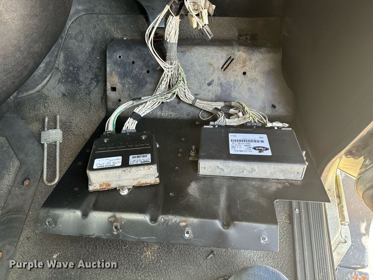 image for item EE7563 2007 Mack dump truck