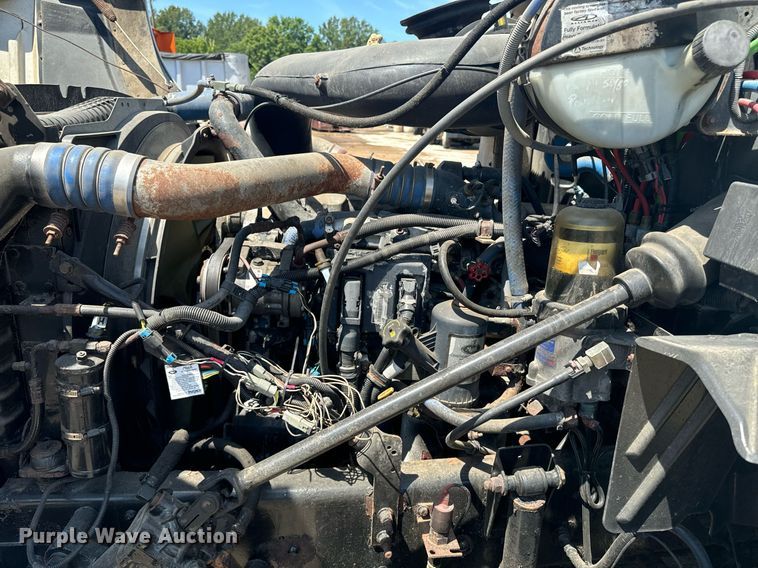 image for item EE7563 2007 Mack dump truck