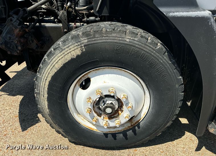 image for item EE7563 2007 Mack dump truck