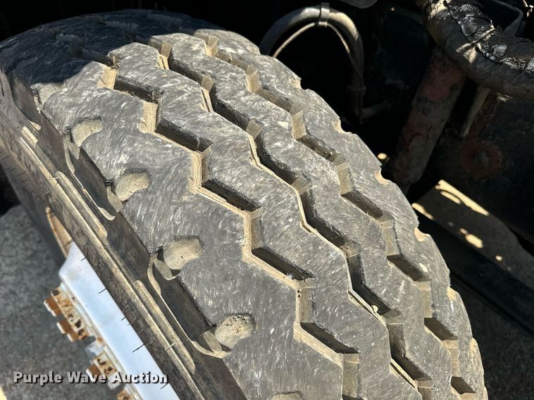 image for item EE7563 2007 Mack dump truck