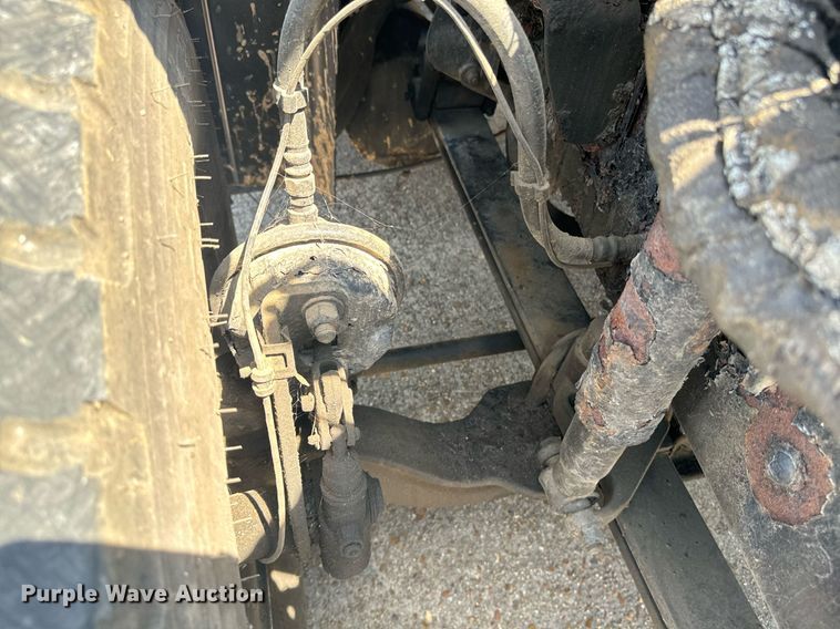 image for item EE7563 2007 Mack dump truck