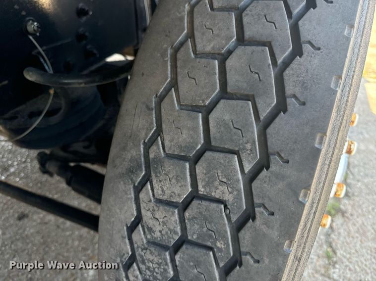 image for item EE7563 2007 Mack dump truck