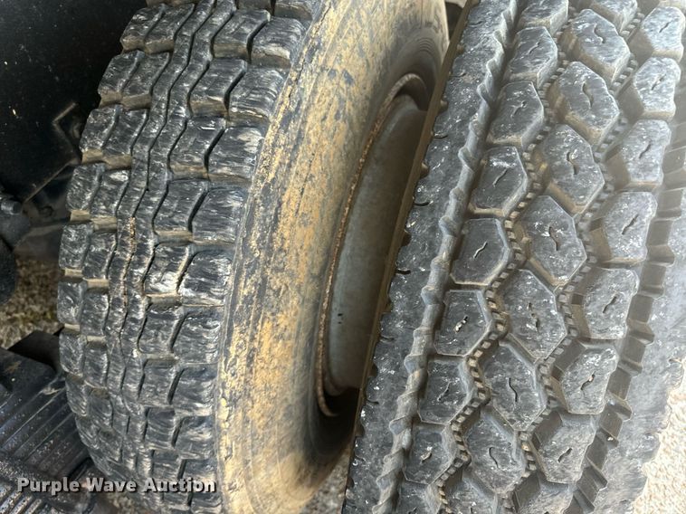 image for item EE7563 2007 Mack dump truck