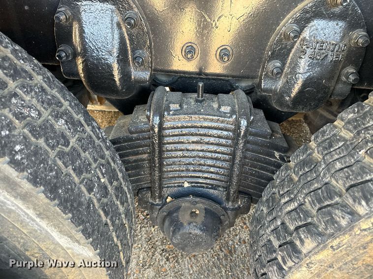 image for item EE7563 2007 Mack dump truck