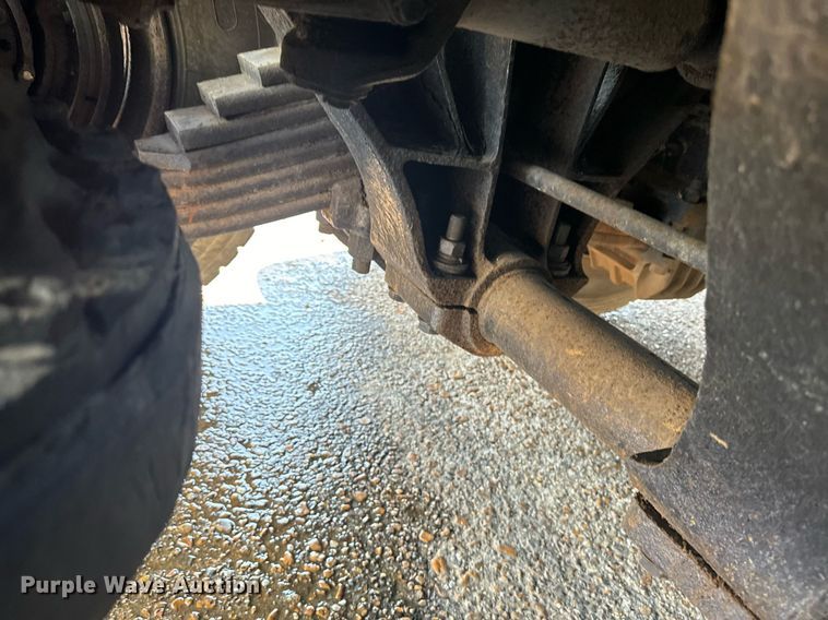 image for item EE7563 2007 Mack dump truck