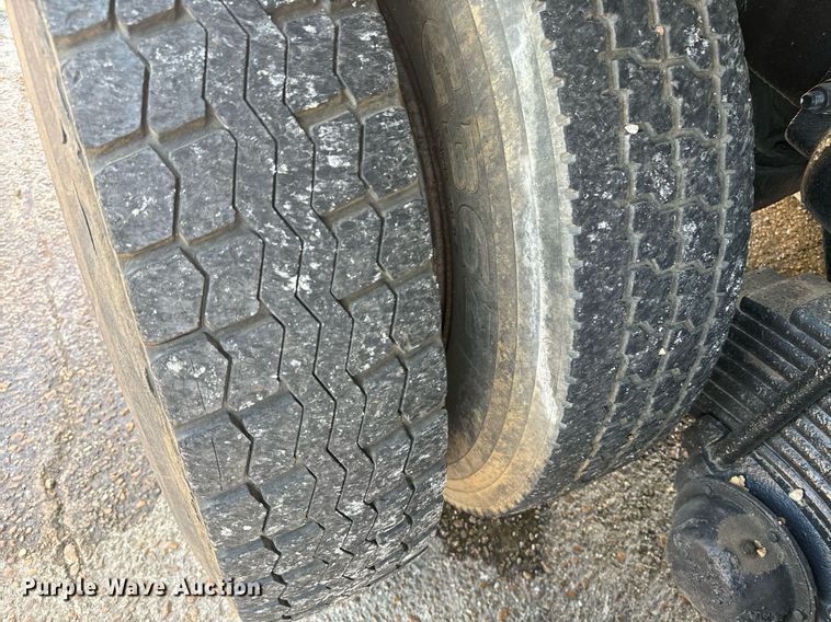 image for item EE7563 2007 Mack dump truck