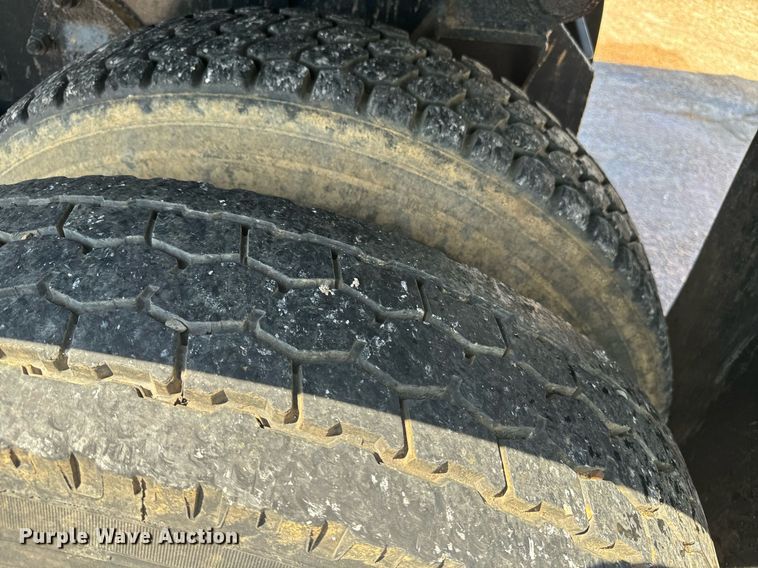 image for item EE7563 2007 Mack dump truck