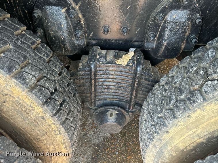 image for item EE7563 2007 Mack dump truck