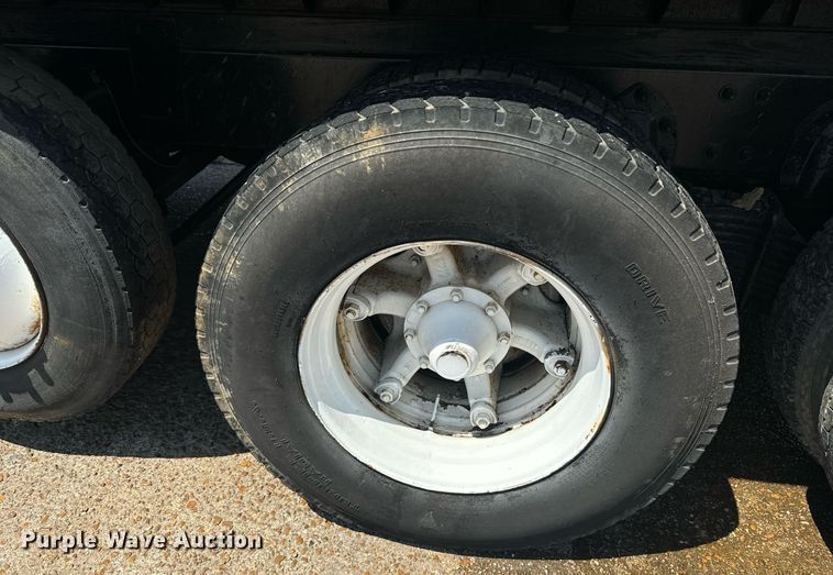 image for item EE7563 2007 Mack dump truck