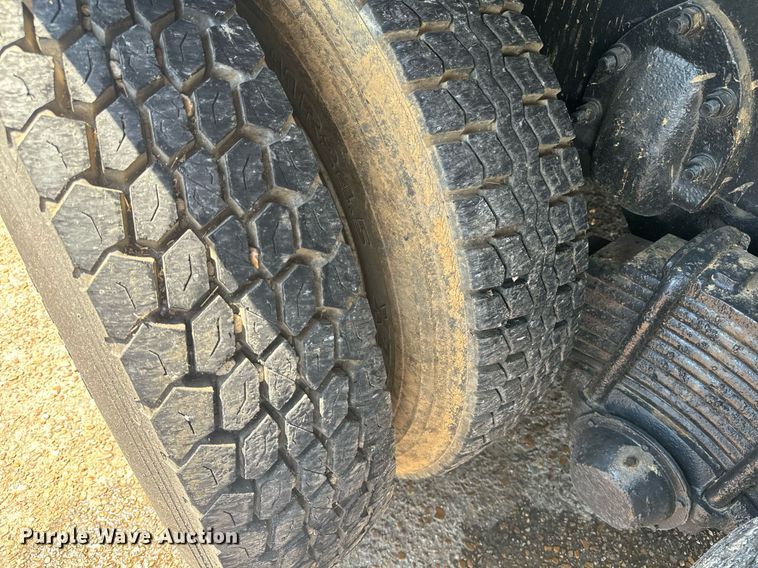 image for item EE7563 2007 Mack dump truck