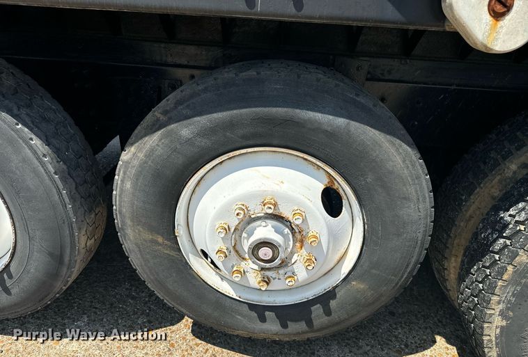 image for item EE7563 2007 Mack dump truck