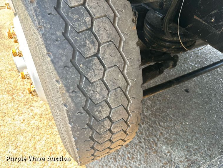 image for item EE7563 2007 Mack dump truck