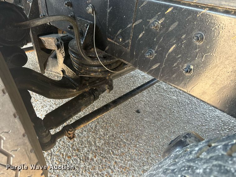 image for item EE7563 2007 Mack dump truck