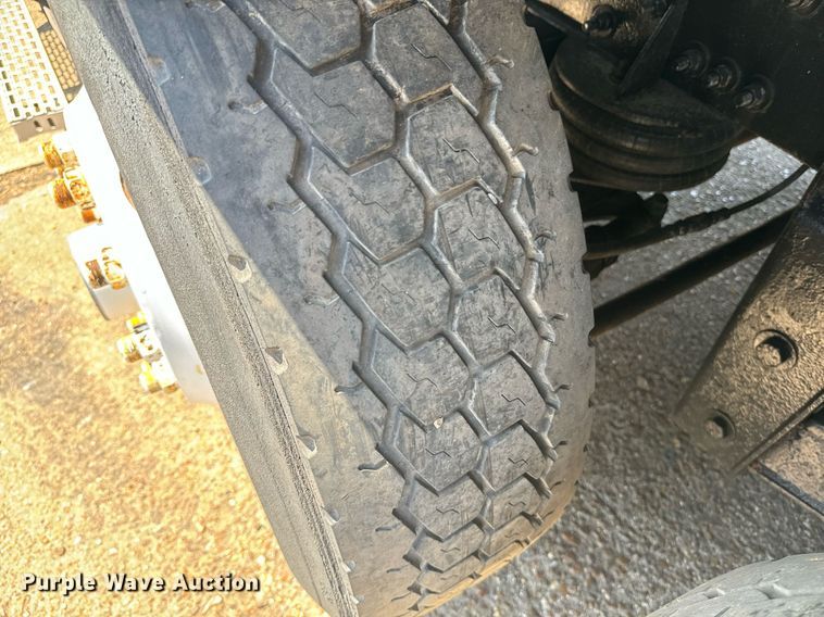 image for item EE7563 2007 Mack dump truck