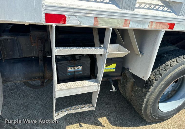 image for item EE7564 2000 Mack dump truck