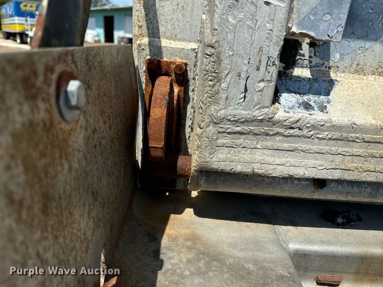 image for item EE7564 2000 Mack dump truck