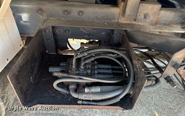 image for item EE7564 2000 Mack dump truck