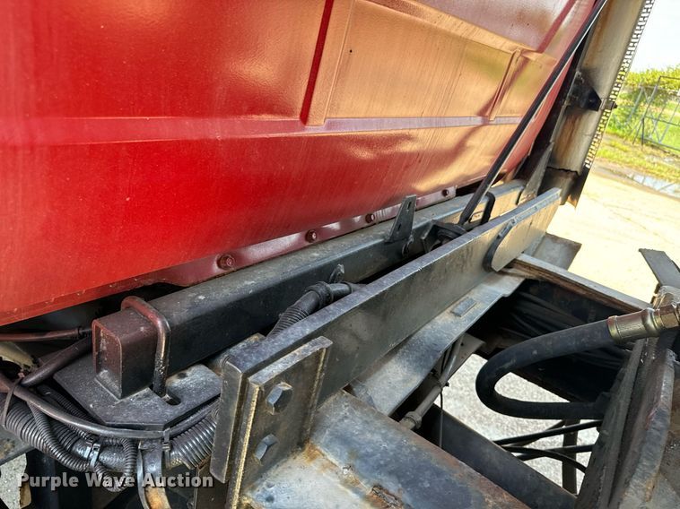 image for item EE7564 2000 Mack dump truck