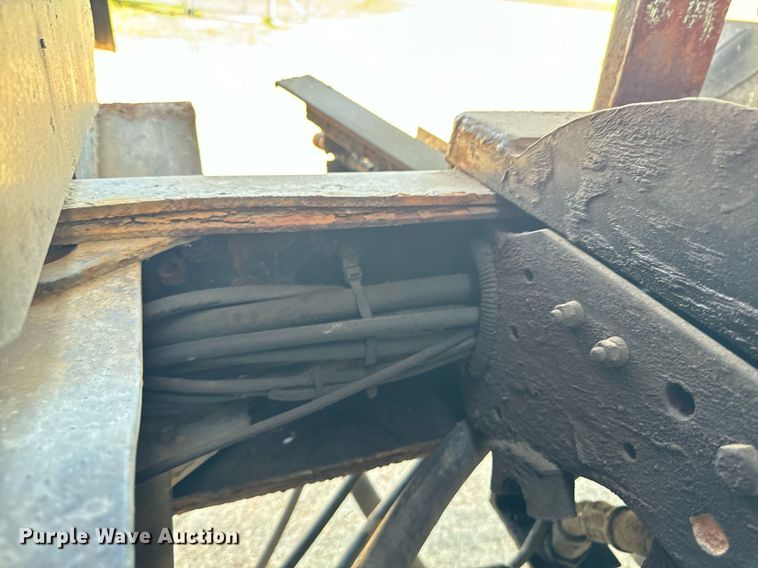 image for item EE7564 2000 Mack dump truck