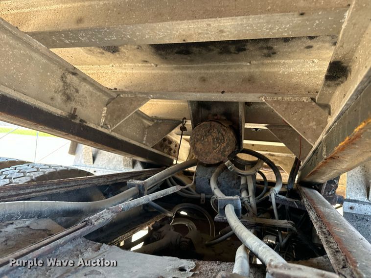 image for item EE7564 2000 Mack dump truck