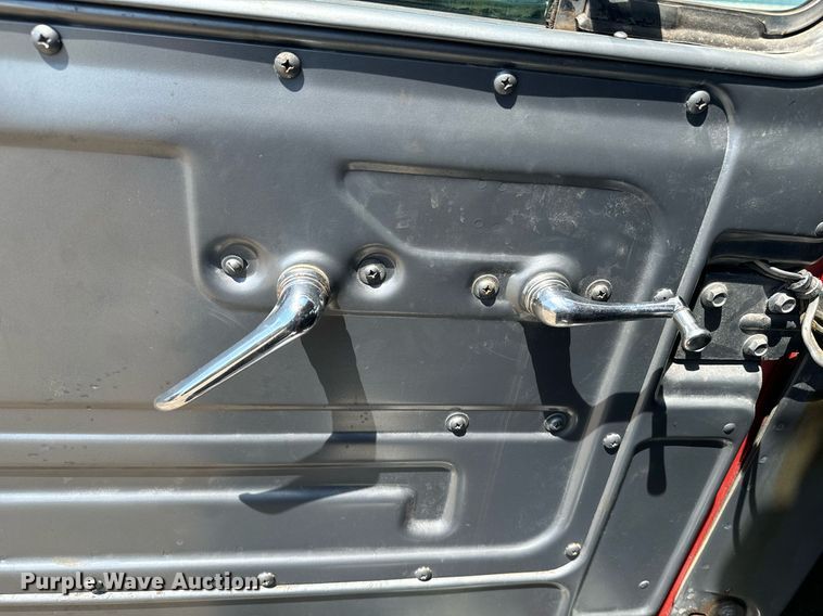 image for item EE7564 2000 Mack dump truck