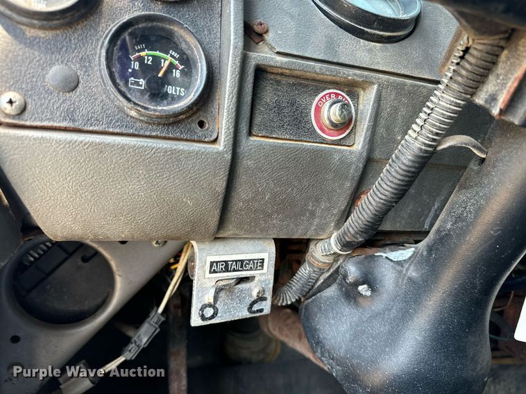 image for item EE7564 2000 Mack dump truck