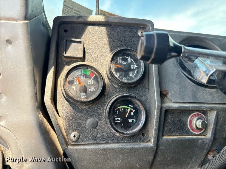 image for item EE7564 2000 Mack dump truck