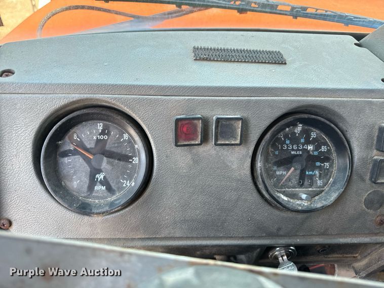 image for item EE7564 2000 Mack dump truck