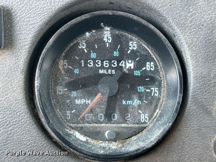 image for item EE7564 2000 Mack dump truck