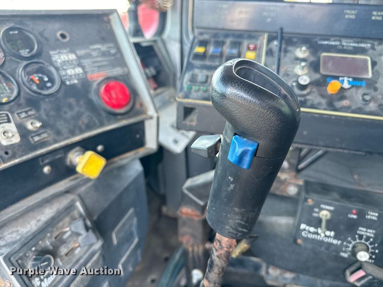 image for item EE7564 2000 Mack dump truck