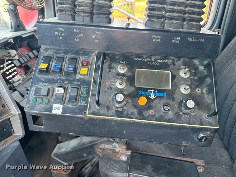 image for item EE7564 2000 Mack dump truck