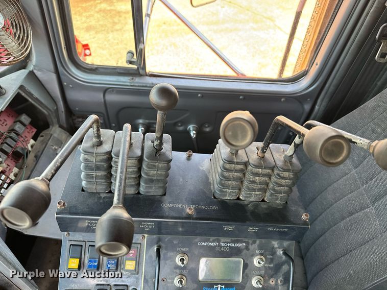 image for item EE7564 2000 Mack dump truck