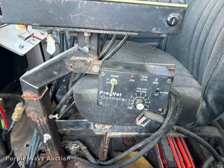 image for item EE7564 2000 Mack dump truck