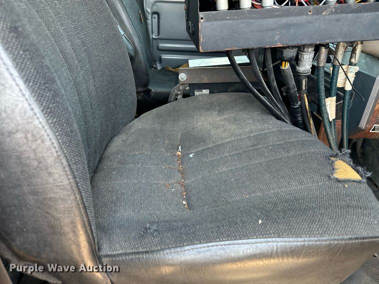 image for item EE7564 2000 Mack dump truck