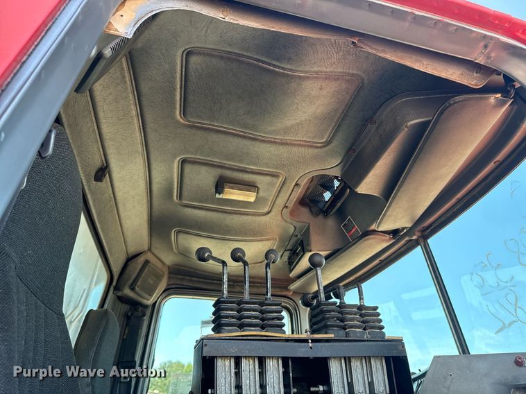 image for item EE7564 2000 Mack dump truck