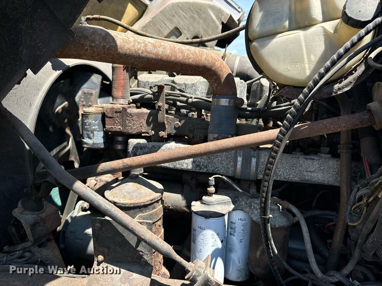 image for item EE7564 2000 Mack dump truck