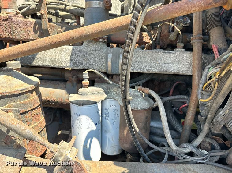 image for item EE7564 2000 Mack dump truck