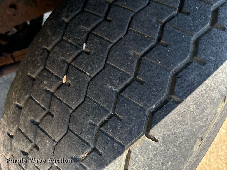 image for item EE7564 2000 Mack dump truck