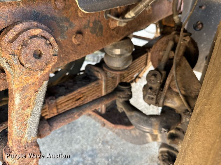 image for item EE7564 2000 Mack dump truck