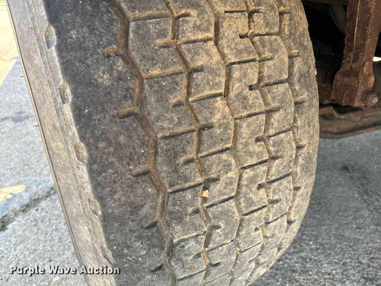 image for item EE7564 2000 Mack dump truck