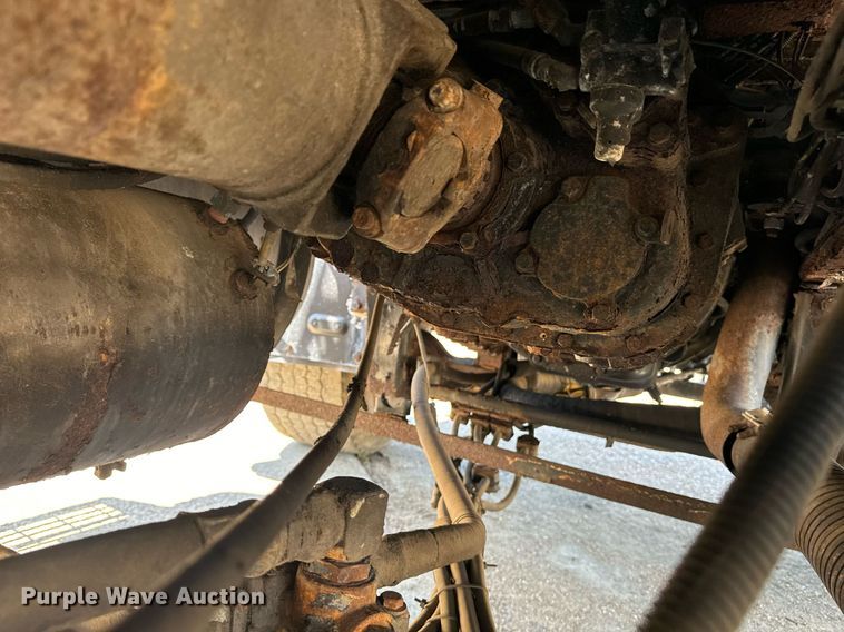 image for item EE7564 2000 Mack dump truck