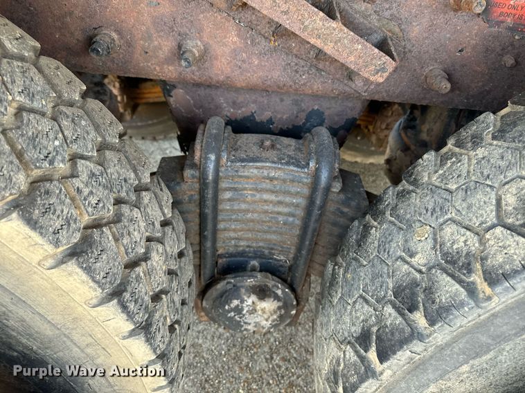 image for item EE7564 2000 Mack dump truck