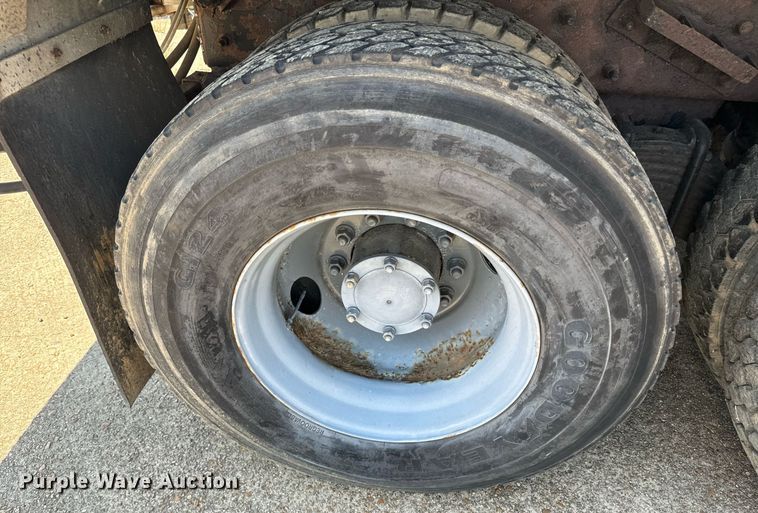 image for item EE7564 2000 Mack dump truck