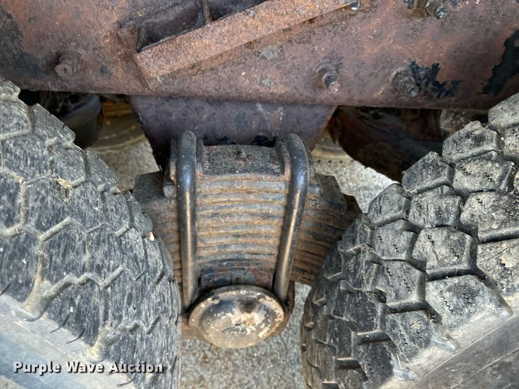 image for item EE7564 2000 Mack dump truck