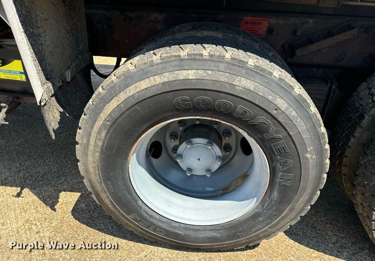 image for item EE7564 2000 Mack dump truck