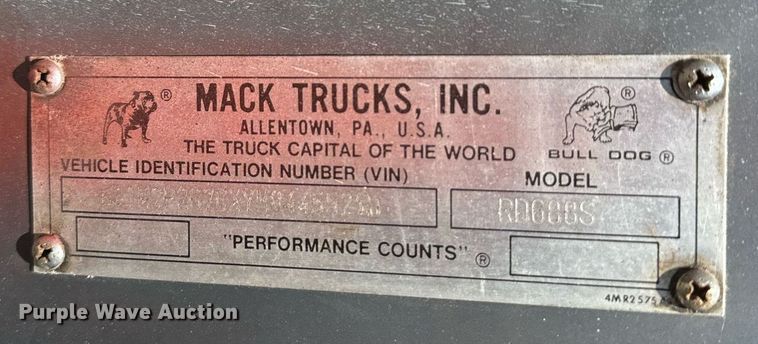 image for item EE7564 2000 Mack dump truck