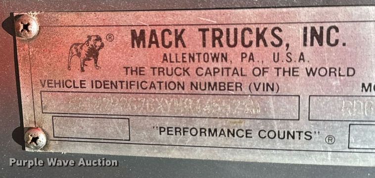 image for item EE7564 2000 Mack dump truck