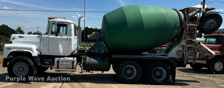 image for item EE7565 1987 Mack ready mix truck