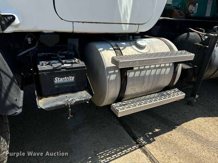 image for item EE7565 1987 Mack ready mix truck