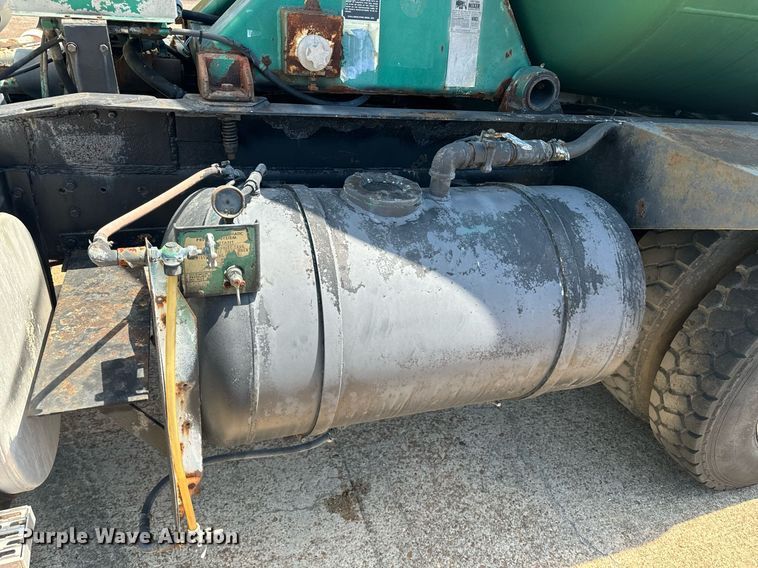 image for item EE7565 1987 Mack ready mix truck